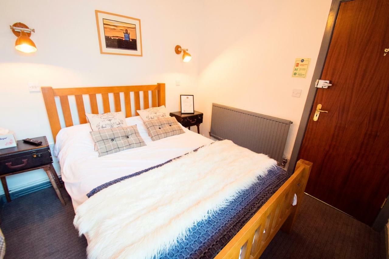 Nik The Greek Bed & Breakfast Burry Port Dış mekan fotoğraf