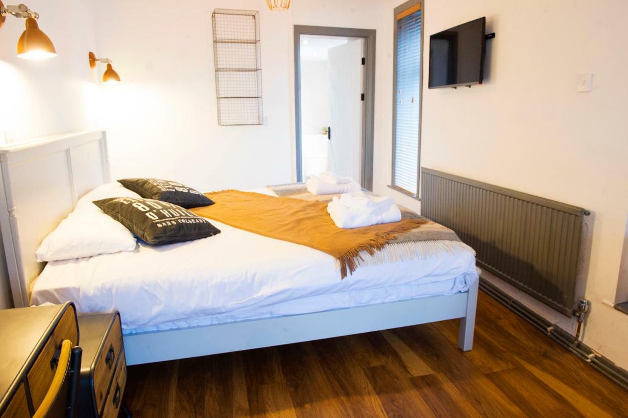 Nik The Greek Bed & Breakfast Burry Port Dış mekan fotoğraf