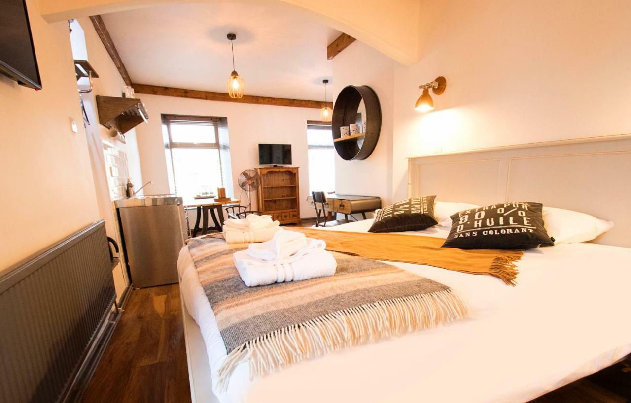 Nik The Greek Bed & Breakfast Burry Port Dış mekan fotoğraf
