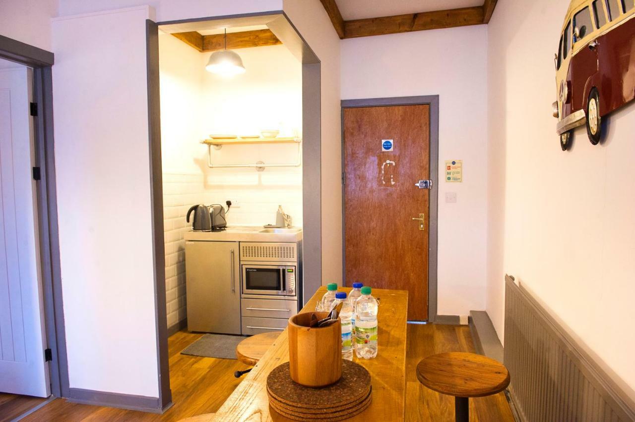 Nik The Greek Bed & Breakfast Burry Port Dış mekan fotoğraf
