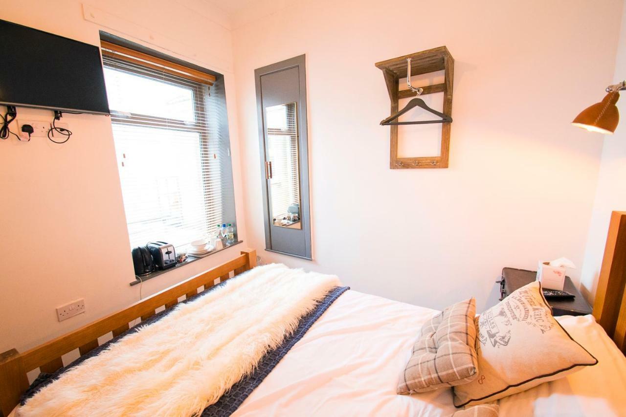 Nik The Greek Bed & Breakfast Burry Port Dış mekan fotoğraf