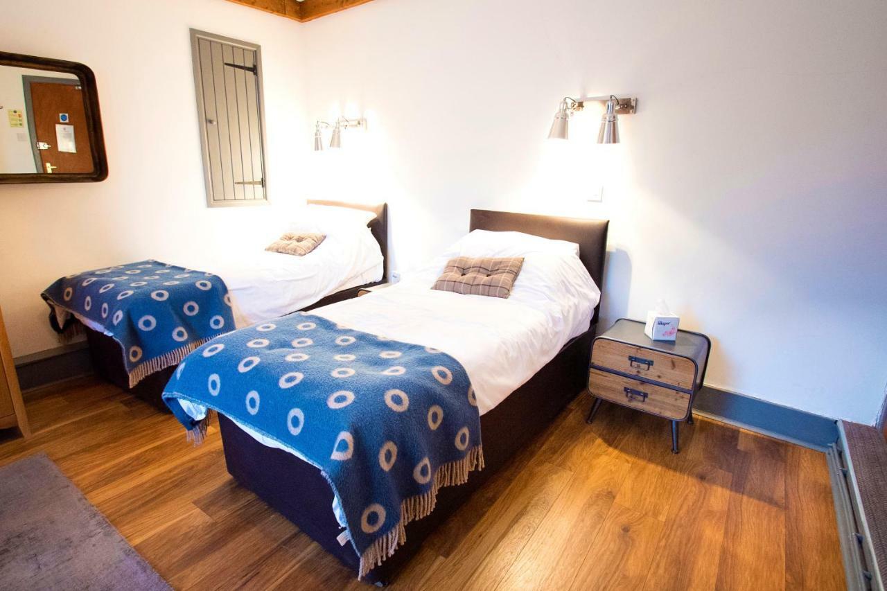 Nik The Greek Bed & Breakfast Burry Port Dış mekan fotoğraf