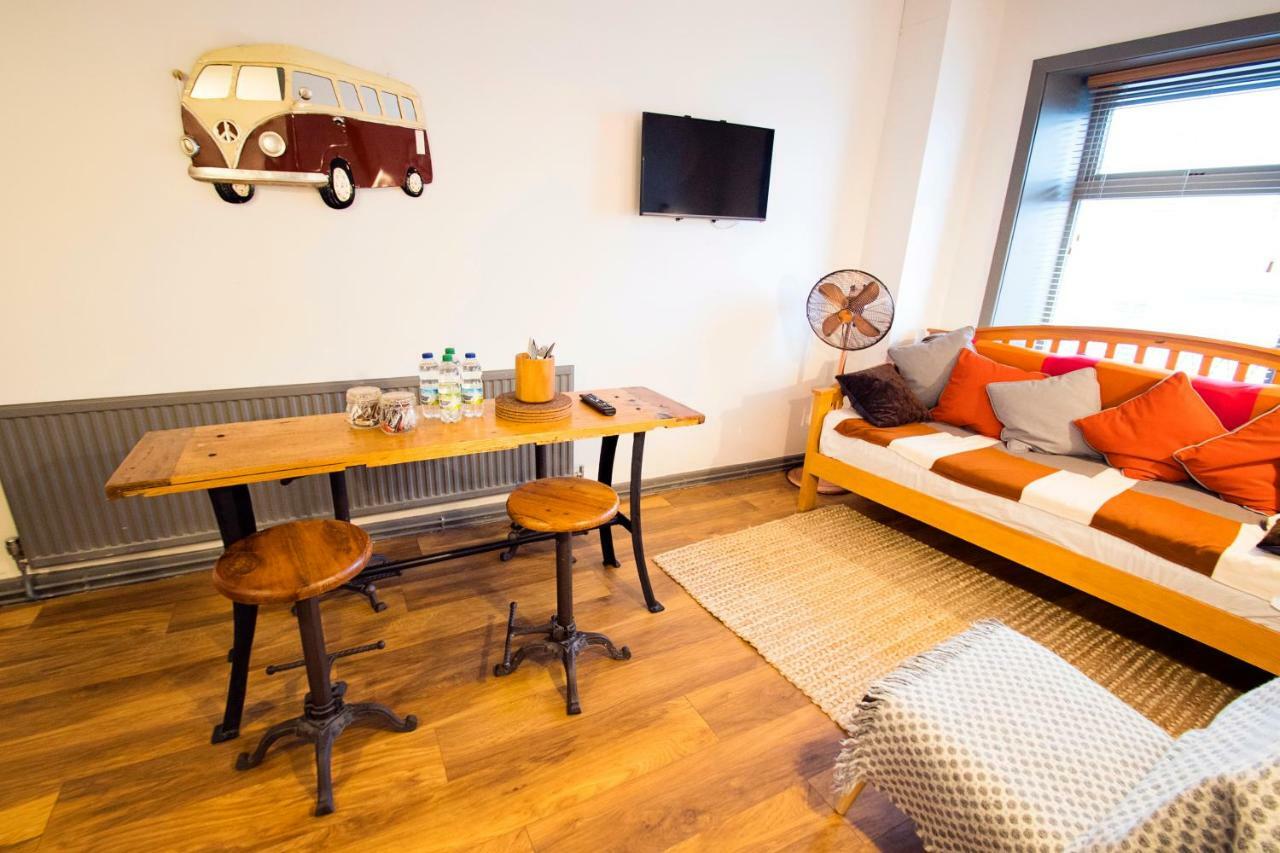 Nik The Greek Bed & Breakfast Burry Port Dış mekan fotoğraf